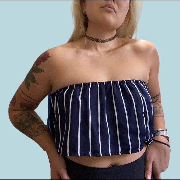URBAN OUTFITTERS | SUMMER BLUE STRIPE TUBE CROP TOP - Picture 2 of 3